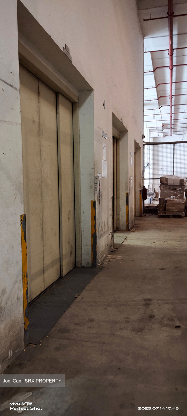 Bth Building (D19), Warehouse #459076351